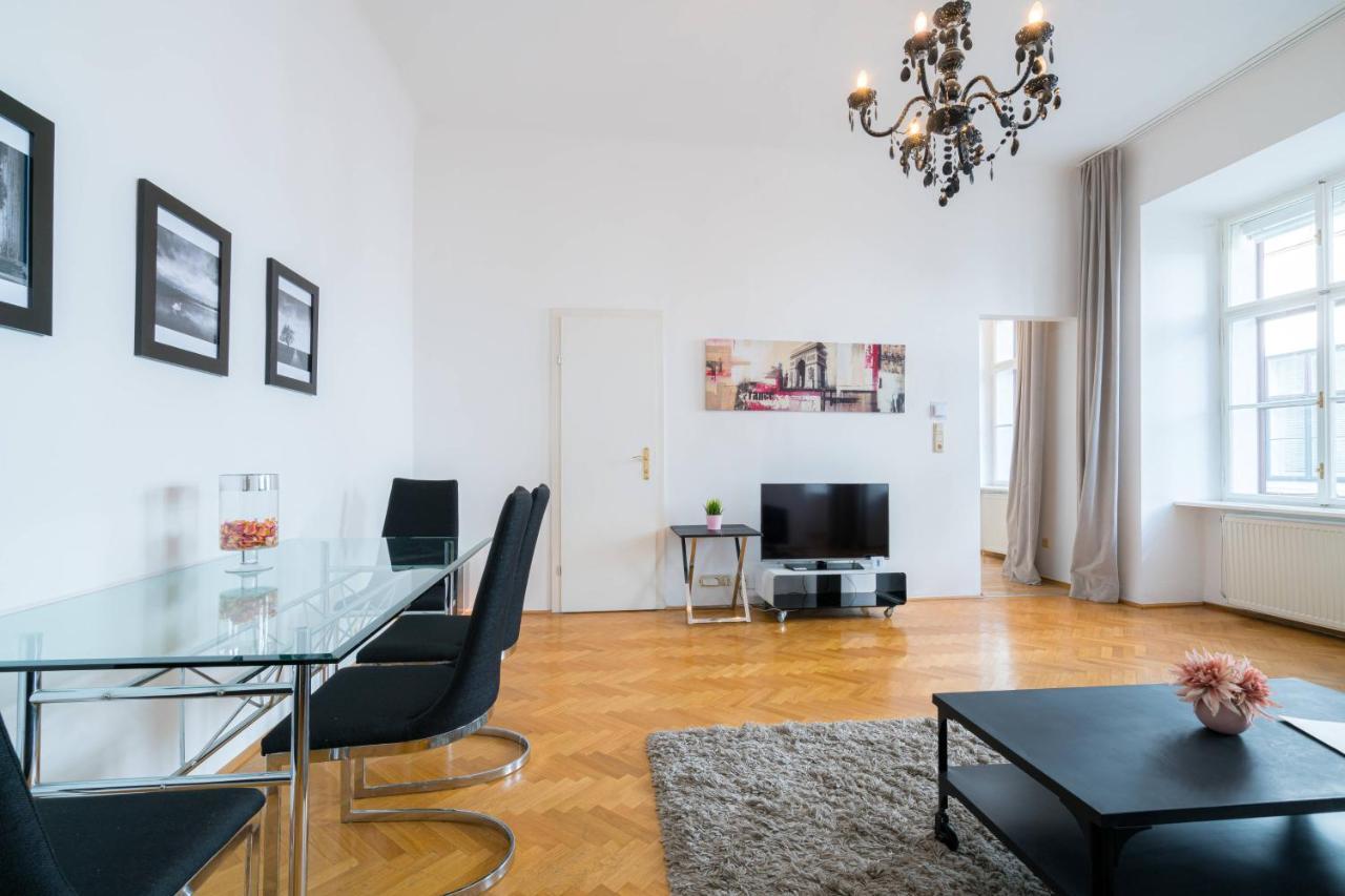 Vienna Residence, Volkstheater - Parliament Eksteriør billede