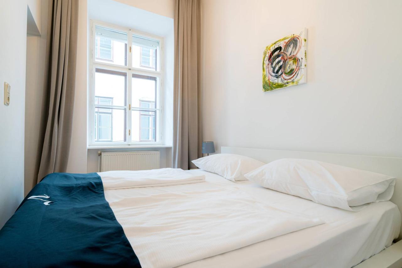 Vienna Residence, Volkstheater - Parliament Eksteriør billede