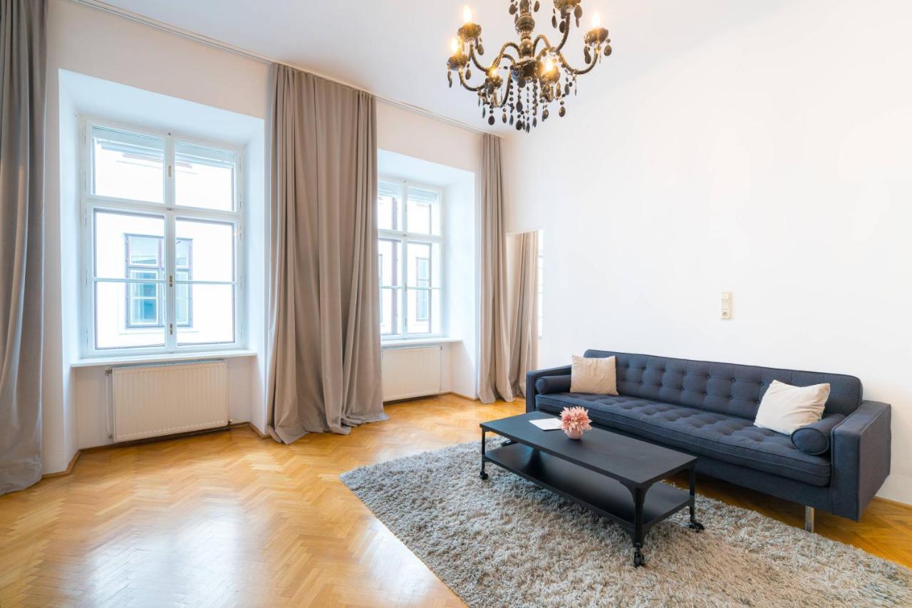 Vienna Residence, Volkstheater - Parliament Eksteriør billede